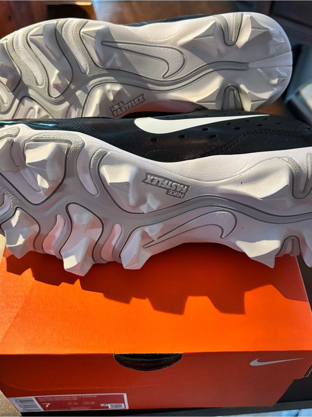 Nike - Picture 4 of 5